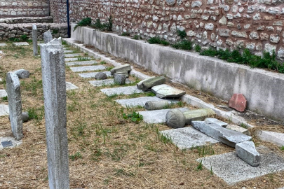 İstanbul Fatih'teki tarihi hazirede 7 mezar taşını kırıp kaçtı