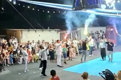Bursa'da gelin ile damat sahneye vinçle indi