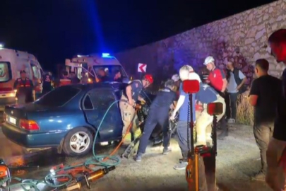 Bursa'da iki otomobil kafa kafaya çarpıştı: 5 yaralı, 2 ölü