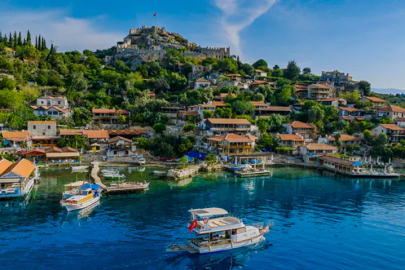 Antalya'yı resmen sahiplendiler! Her 4 turistten 1'i oradan geldi