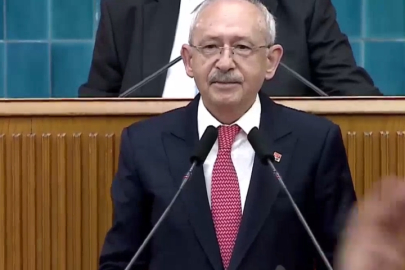 Kılıçdaroğlu yıllar sonra kürsüye çıktı, üzerine gül yaprakları atıldı