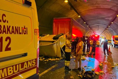 Bursa'da kamyona çarpan tırın kupası dorseden ayrıldı