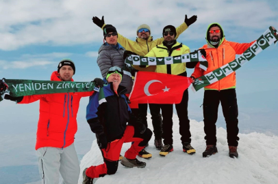 Bursalı dağcılardan Ağrı Dağı zirvesinde Bursaspor mesajı