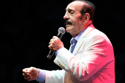 Bursa'da Mustafa Keser'den müzik ve kahkaha dolu gece