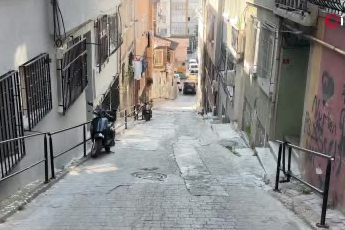 İstanbul Beyoğlu’nda eniştesinin dükkanında saçını yaptırdı, para tartışması sonrası ortalık karıştı