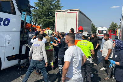 Uşak’ta otobüs kazası: Muavin hayatını kaybetti