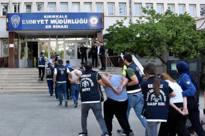 Cesedi parçalara ayırıp, 10 yıl buzdolabında saklamışlar