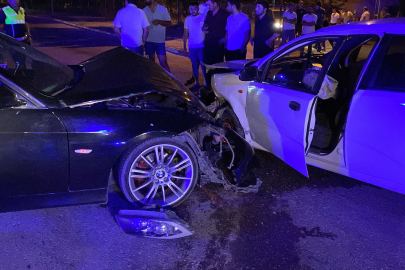 Bursa'da otomobiller kafa kafaya çarpıştı: 2 yaralı