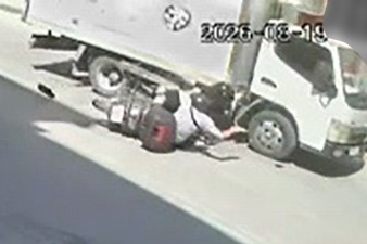 Bursa'da kamyonetle motosiklet çarpıştı: 2 yaralı