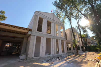 Bursa'da örnek okul projesi: 50 yıllık ağaçlar binanın içinde kaldı