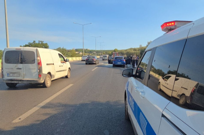 Bursa'da alev alan otomobil zeytinlik alana sıçramadan söndürüldü!