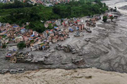 Nepal'deki sel felaketinde bilanço ağırlaşıyor! Çok sayıda insan kayıp
